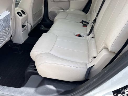 Used 2021 Mercedes-Benz GLB 250 4MATIC image 16