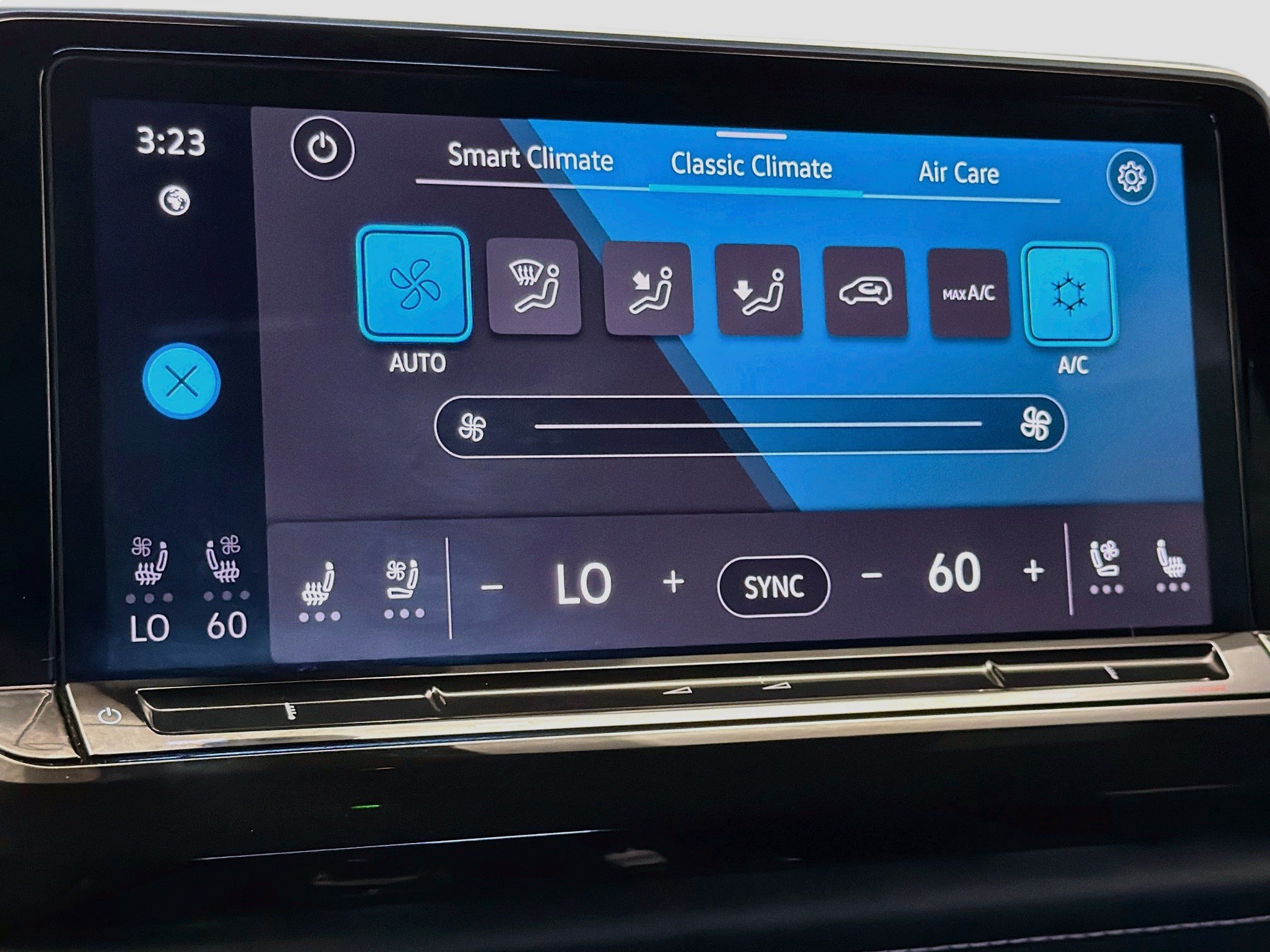Used 2025 Volkswagen Atlas Cross Sport SE FWD image 10