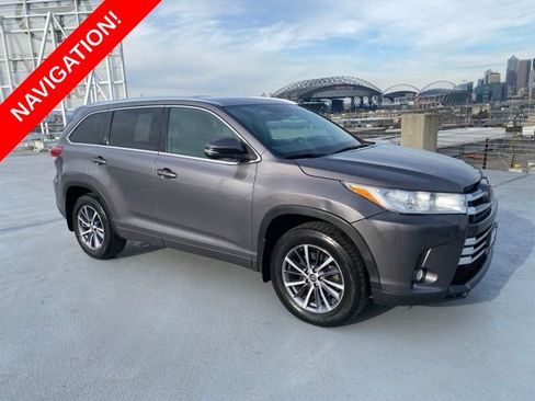 Used 2018 Toyota Highlander XLE image 1