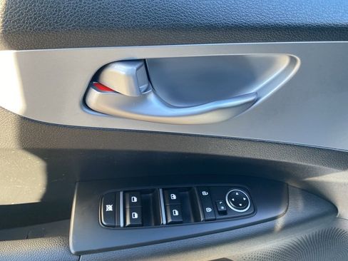 Certified 2023 Kia Forte LXS image 17