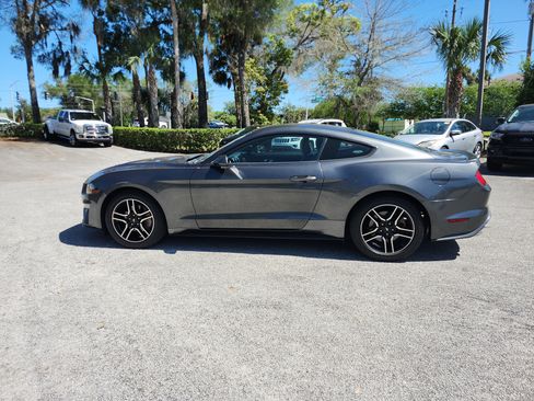 Used 2018 Ford Mustang Premium image 2