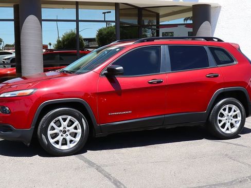 Used 2016 Jeep Cherokee Sport FWD image 7