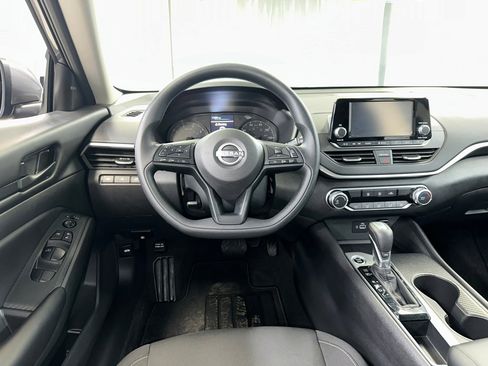 Used 2023 Nissan Altima 2.5 S image 2