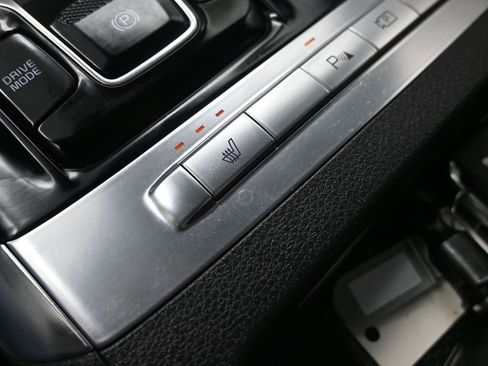 Used 2024 Kia Carnival EX image 25