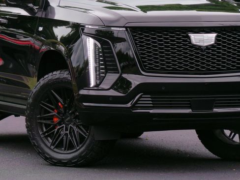 Used 2025 Cadillac Escalade Sport w/ Touring Package AWD/4WD image 31