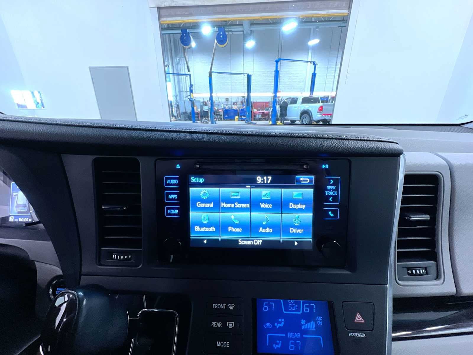 Used 2015 Toyota Sienna XLE FWD image 26