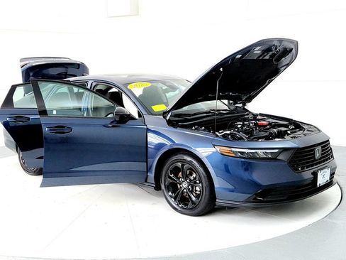 Used 2025 Honda Accord SE image 12