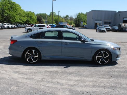 Used 2022 Honda Accord Sport image 4