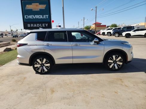 Used 2025 Mitsubishi Outlander SE AWD/4WD image 3