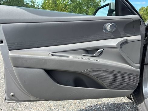 Used 2022 Hyundai Elantra SEL FWD image 10