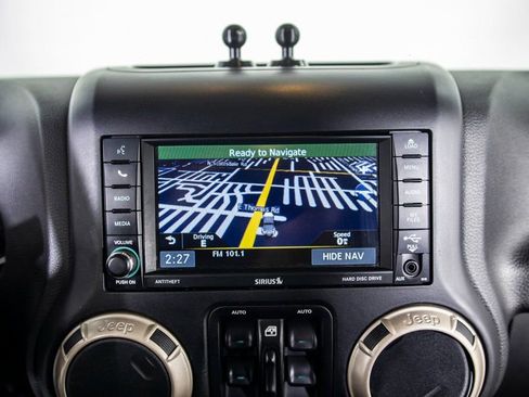 Used 2017 Jeep Wrangler Unlimited Sahara image 28