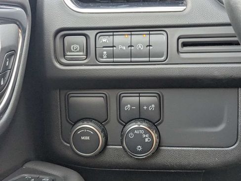 Used 2023 Chevrolet Suburban LT RWD image 21
