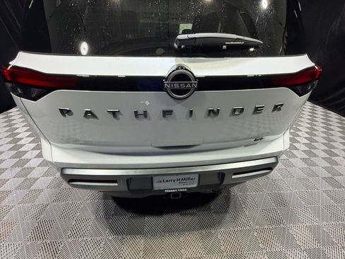 New 2026 Nissan Pathfinder SL w/ SL Premium Package (P04) FWD image 24