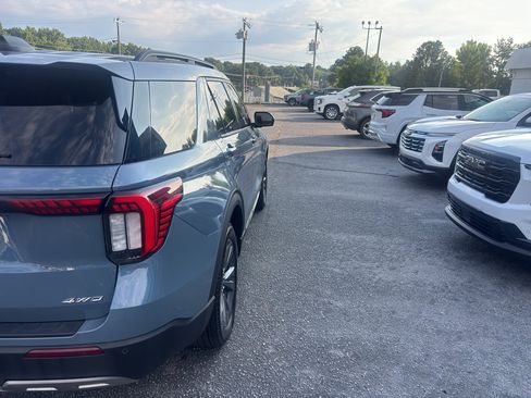Used 2025 Ford Explorer Active w/ Active Comfort Package AWD/4WD image 6