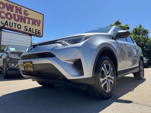 Used 2016 Toyota RAV4 LE FWD image 1
