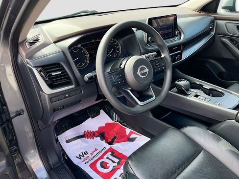 Used 2023 Nissan Rogue SV image 15