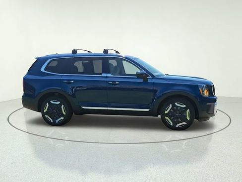 Certified 2024 Kia Telluride EX w/ EX Captain's Chair Package FWD image 7