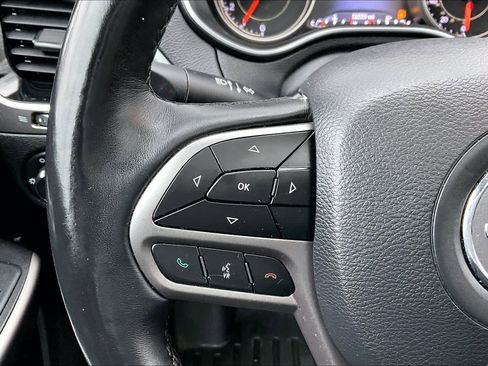 Used 2019 Jeep Cherokee Limited image 23