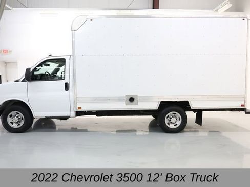 Used 2022 Chevrolet Express 3500 w/ Driver Convenience Package RWD image 4