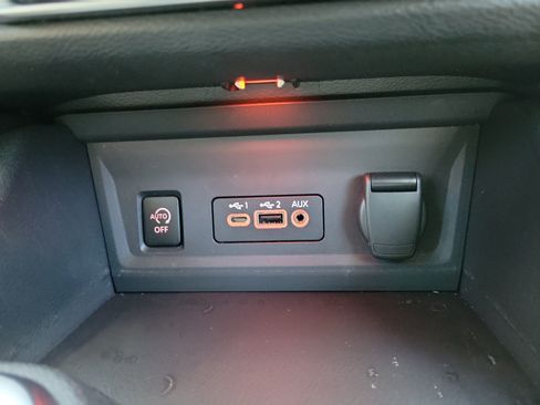 Certified 2025 Nissan Sentra SR FWD image 29