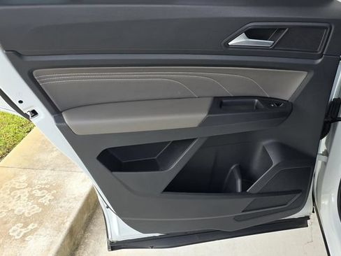 Used 2021 Volkswagen Atlas Cross Sport SE w/ Panoramic Sunroof Package FWD image 34