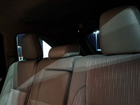 Certified 2018 Toyota Highlander Plus w/ Carpet Mat Package (TMS) image 13