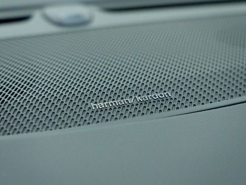 Used 2023 Volvo V60 B5 Cross Country Ultimate w/ Climate Package image 37