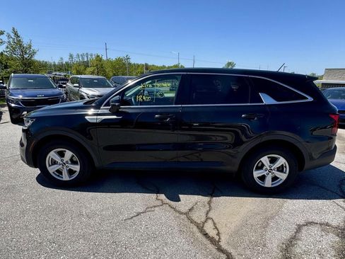 Used 2021 Kia Sorento LX image 2