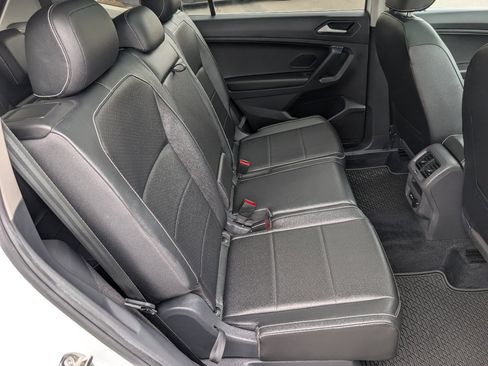 Used 2021 Volkswagen Tiguan SE w/ Panoramic Sunroof Package FWD image 5