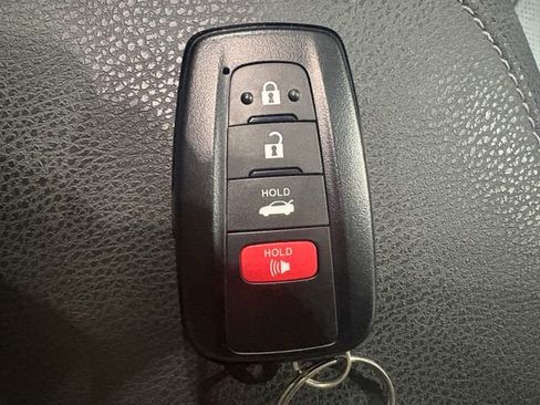 Used 2022 Toyota Camry XSE image 17