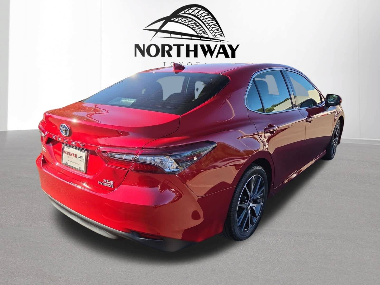 Used 2023 Toyota Camry XLE FWD image 3
