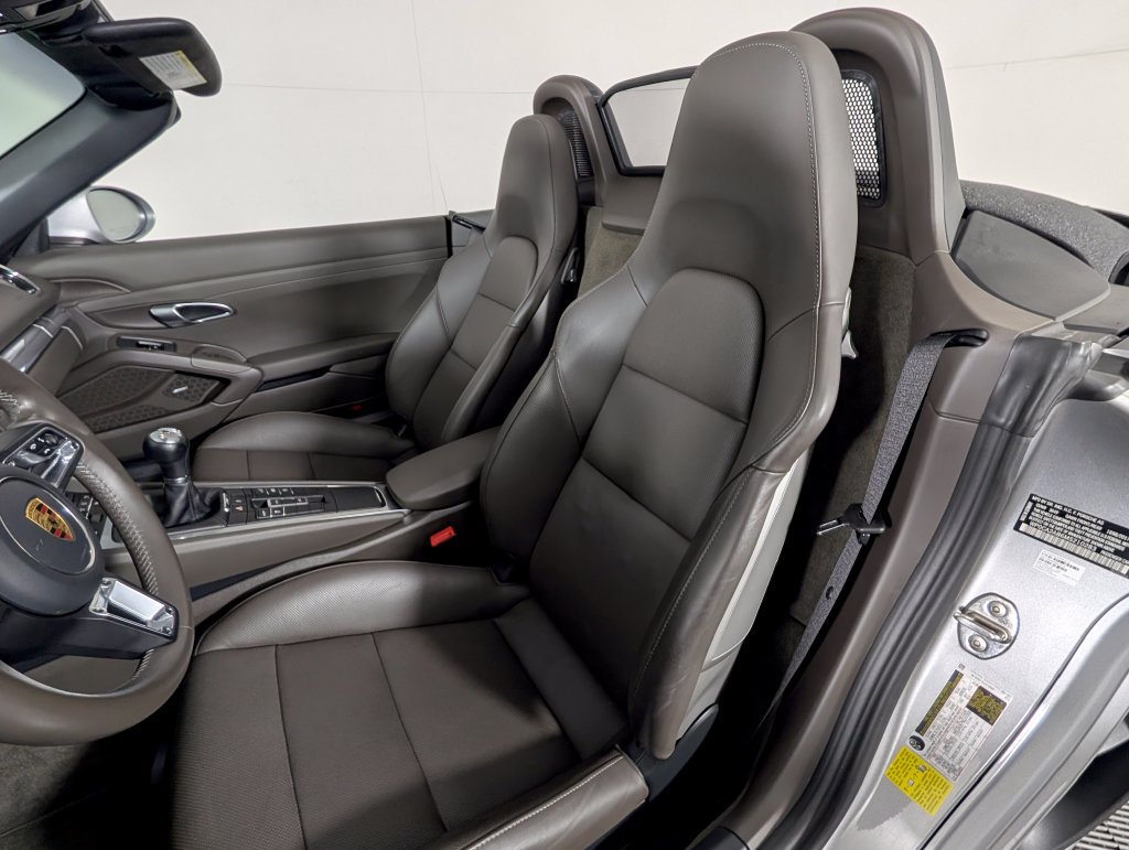 Used 2021 Porsche 718 Boxster RWD image 5