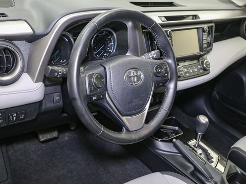 Used 2018 Toyota RAV4 Limited AWD/4WD image 26