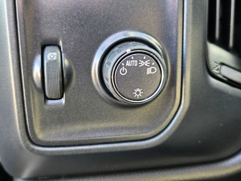 Used 2018 Chevrolet Silverado 1500 Custom w/ Custom Value Package image 20