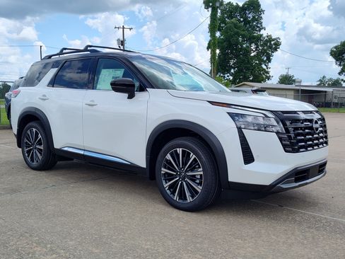 New 2026 Nissan Pathfinder Platinum FWD image 6