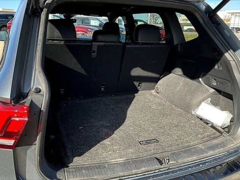 Used 2022 Volkswagen Tiguan SE R-Line image 33