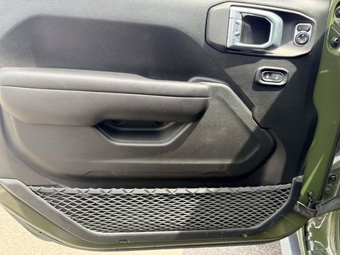 Used 2021 Jeep Gladiator Rubicon AWD/4WD image 12