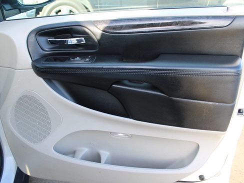 Used 2015 RAM C/V Tradesman image 6