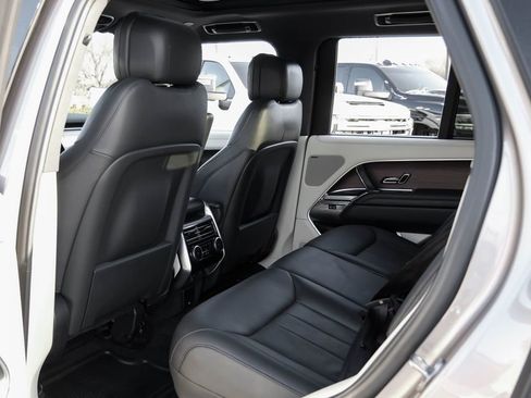 Used 2023 Land Rover Range Rover SE image 42