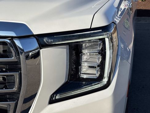 Certified 2024 GMC Yukon XL SLT w/ SLT Luxury Package image 11