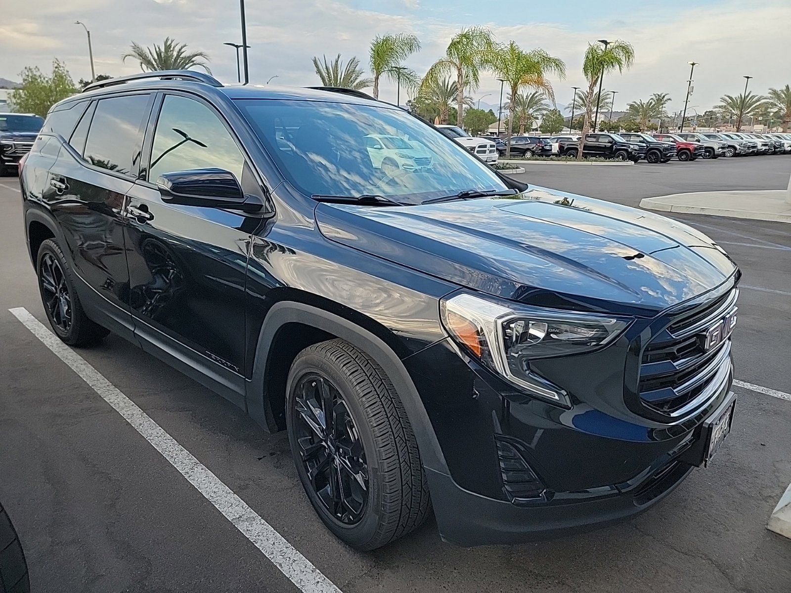 Used 2019 GMC Terrain SLE w/ Driver Convenience Package FWD image 5