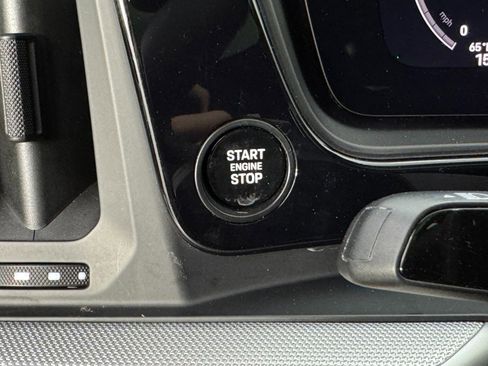 Used 2024 Porsche Cayenne w/ Sport Chrono Package image 19