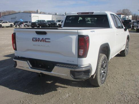 New 2026 GMC Sierra 1500 SLE image 5