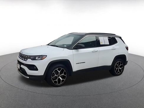 Used 2025 Jeep Compass Limited AWD/4WD image 8
