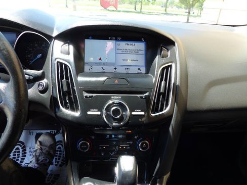 Used 2017 Ford Focus Titanium FWD image 31