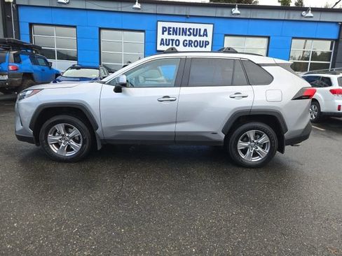 Used 2024 Toyota RAV4 XLE w/ Convenience Package image 6