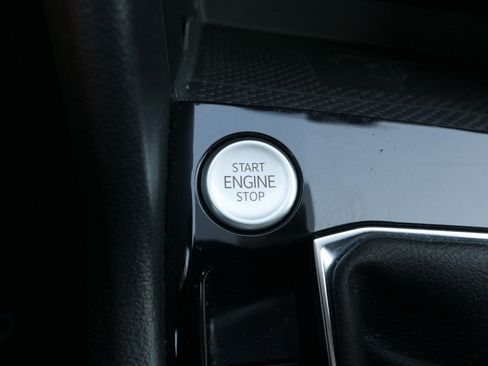 Used 2023 Volkswagen Taos SEL image 29