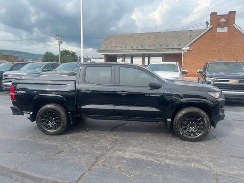 Used 2025 Chevrolet Colorado W/T w/ Advanced Trailering Package AWD/4WD image 2