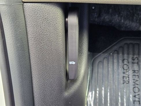 New 2026 Kia Carnival EX image 17