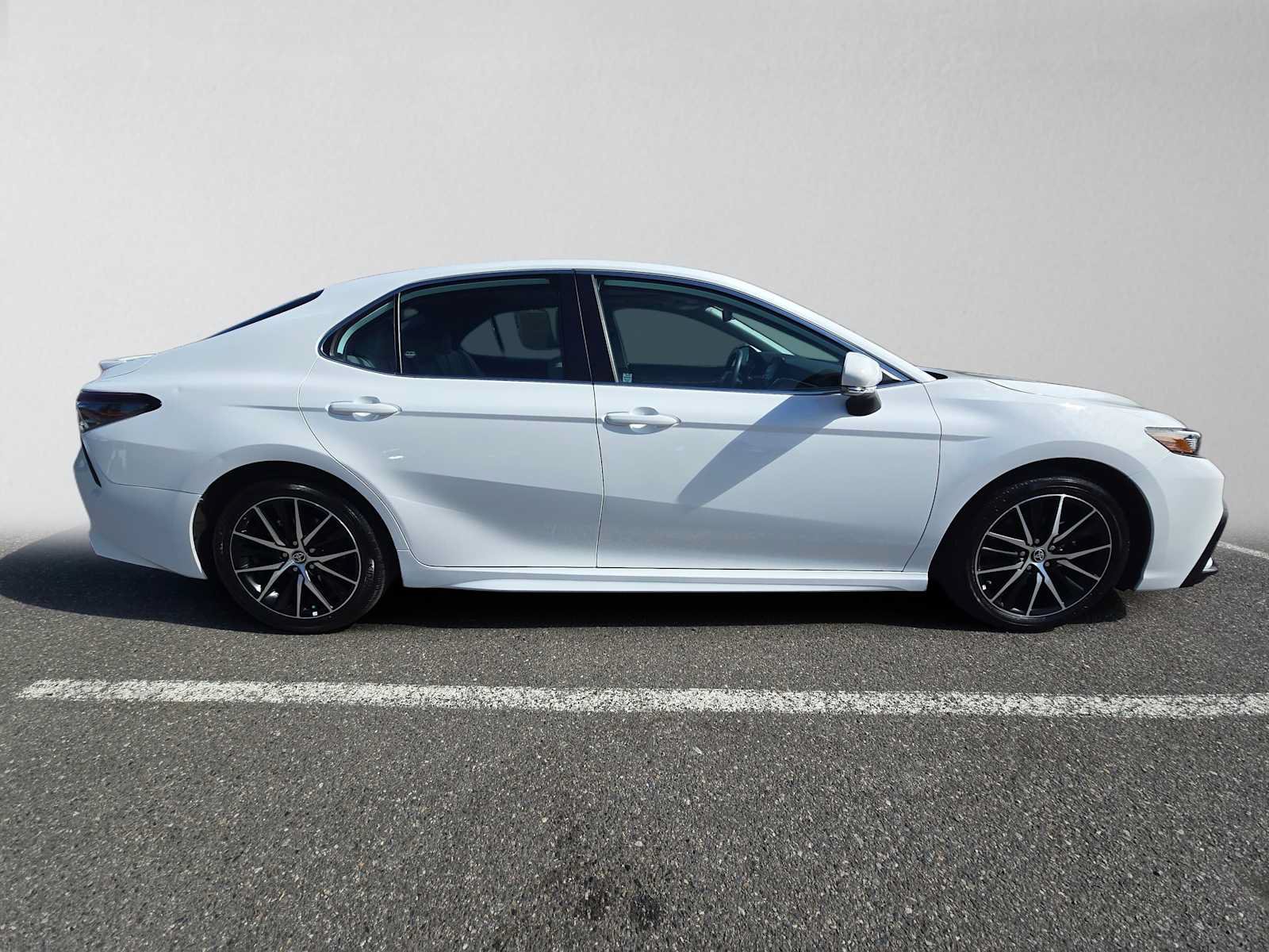 Used 2024 Toyota Camry SE AWD/4WD image 2